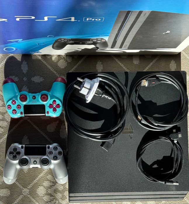 PlayStation 4 Pro plus 2 manete