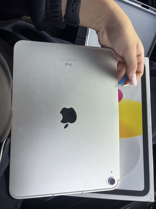 планшет Apple iPad 2022  серебристый