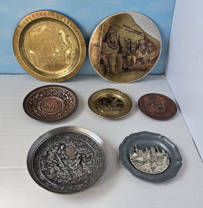 Lot farfurii decorative din alamă/cupru/cositor