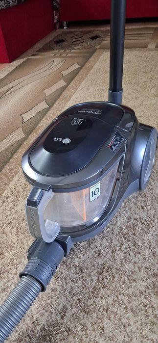Пылесос бытовой LG