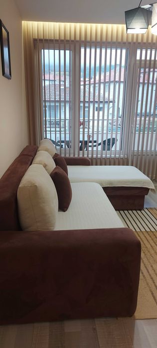 Ъглов диван с функция сън и ракла