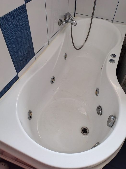 Cadă cu hidromasaj