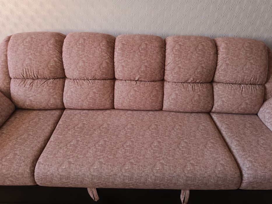 Продам диван в хорошем состоянии.