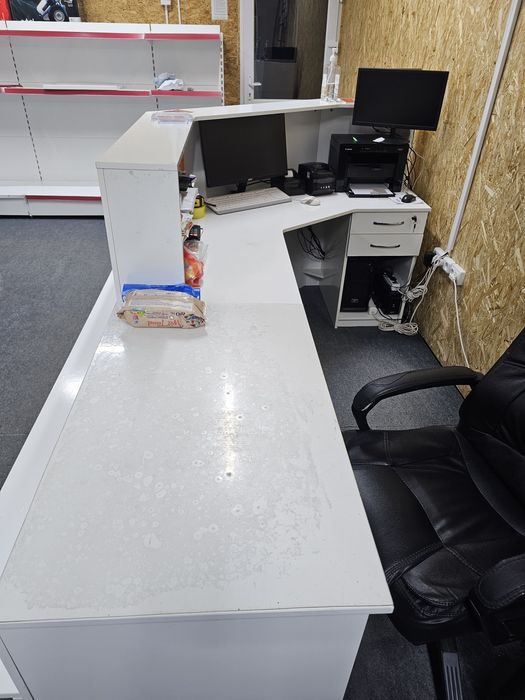 Стол-стойка под компьютер.