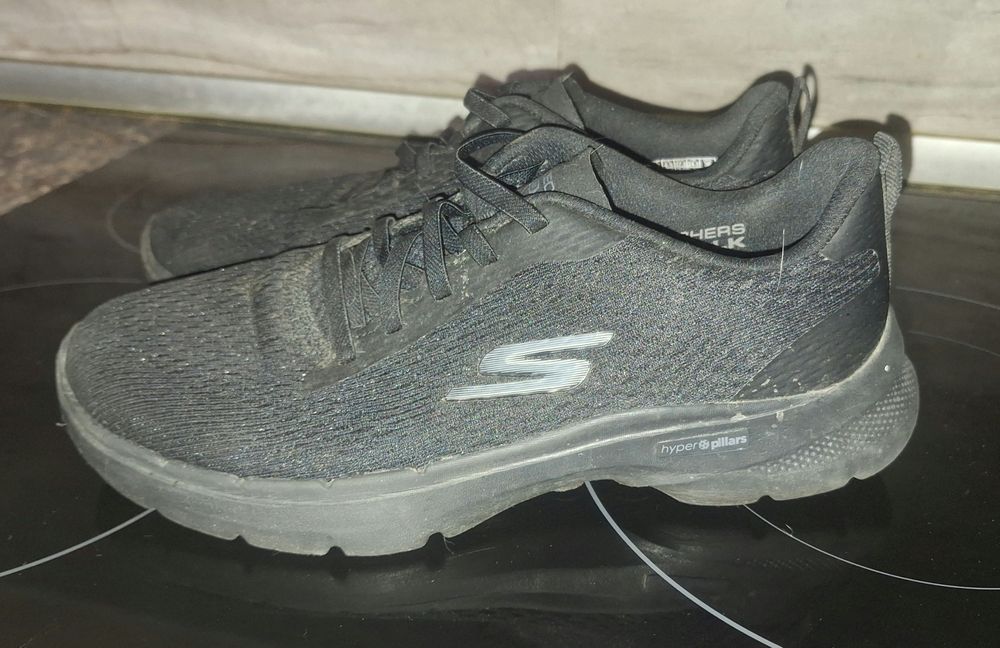 Продам кроссовки