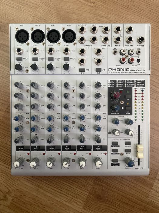 Mixer audio cu efecte Phonic Helix Board 12  USB