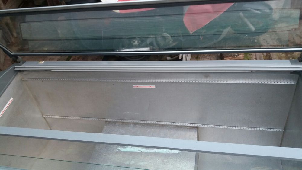 Хладилна витрина