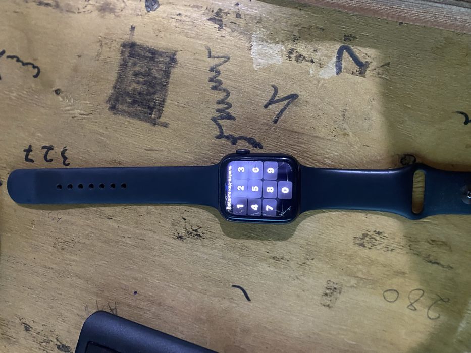 Apple watch se 2023 черный цвет