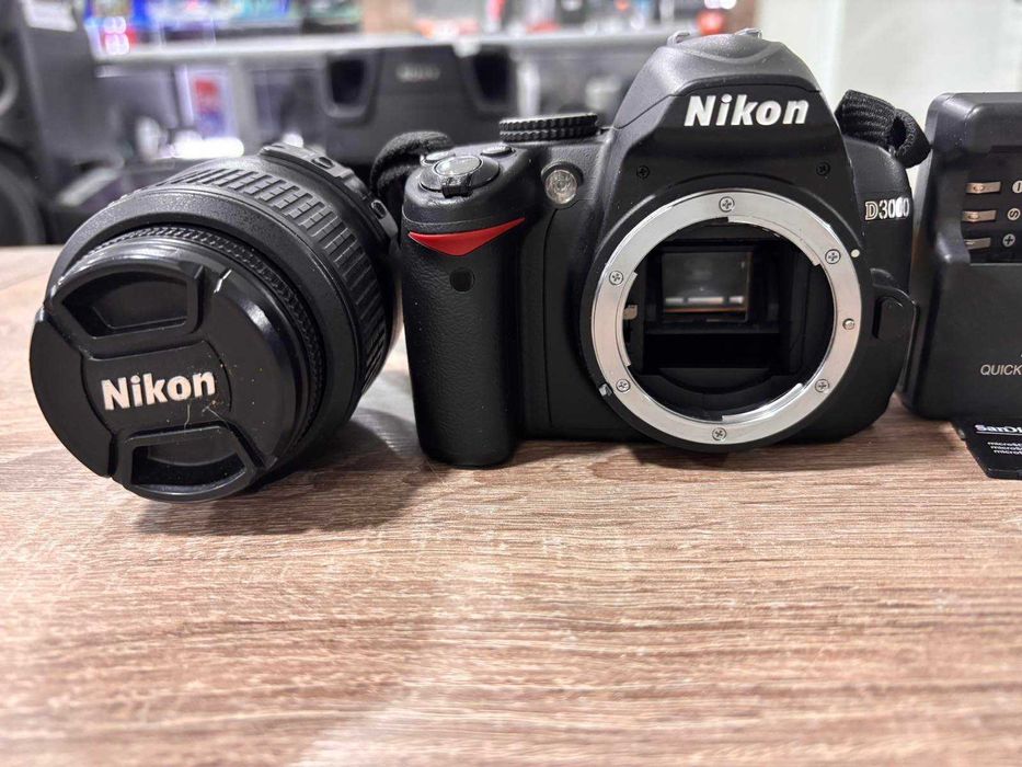 Продавам фотоапарат Nikon D3000 Комплект с чанта