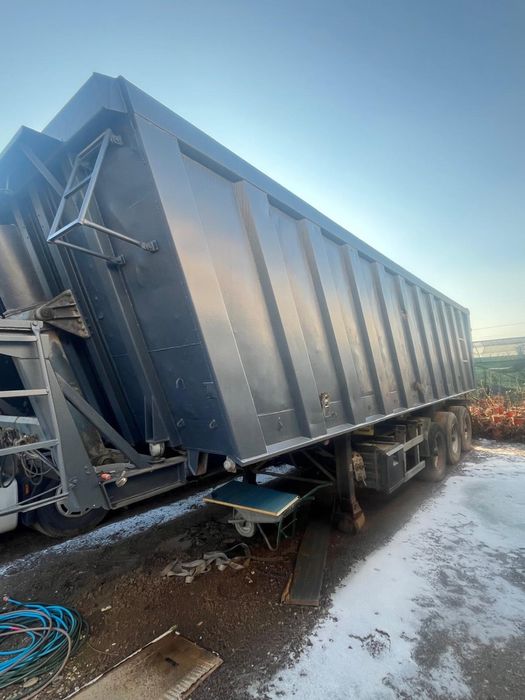 Vand semiremorci fier kempf 50 m an 2001 hardox 10500 cea neagra