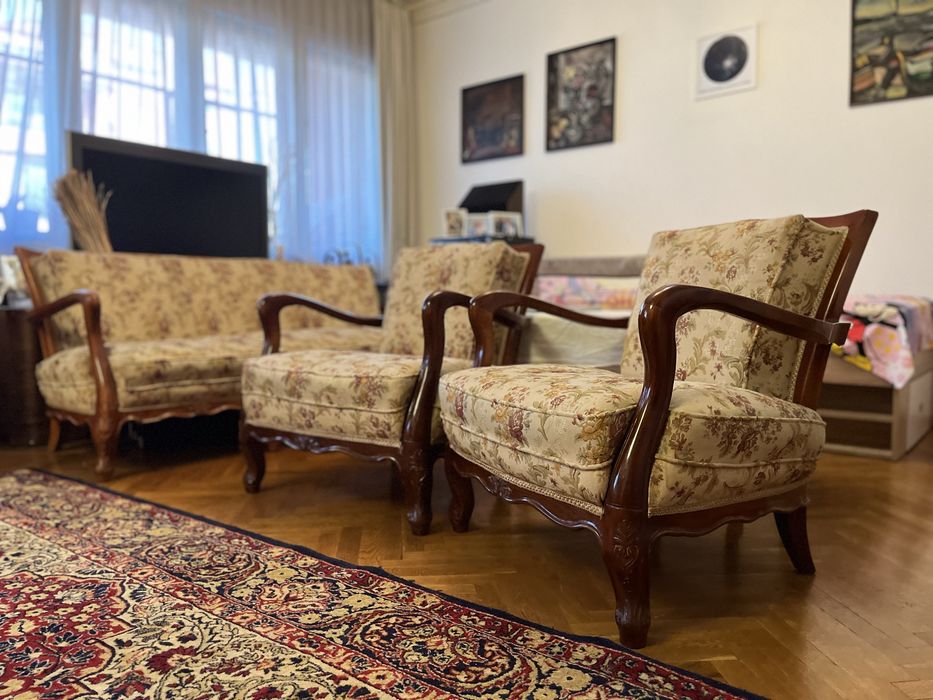 Сет от винтидж мебели от масивно дърво и холна маса