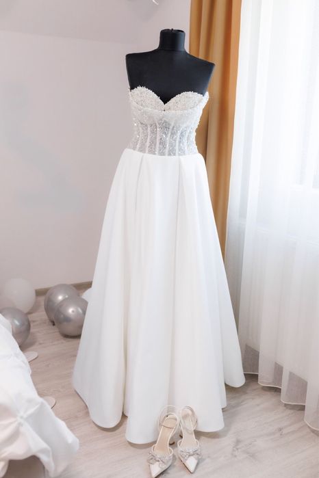 Vand rochie de mireasa cu corset reglabil!