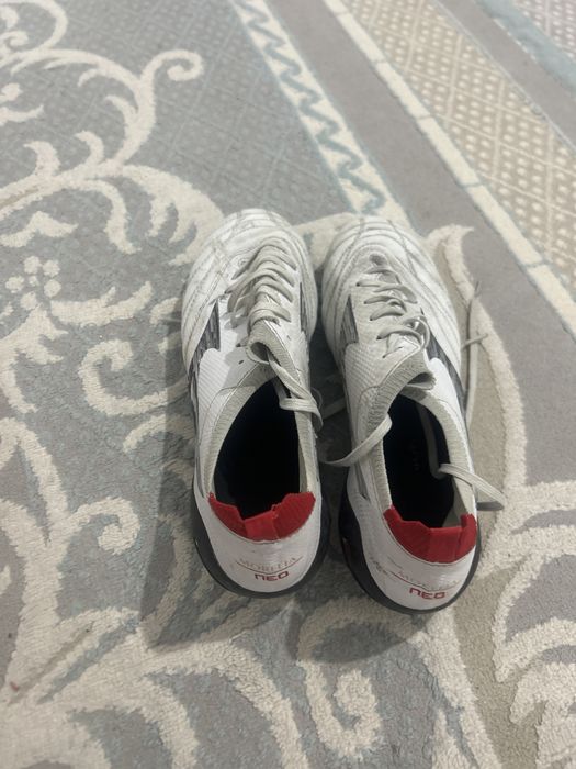 Профессиональный бутсы Mizunk