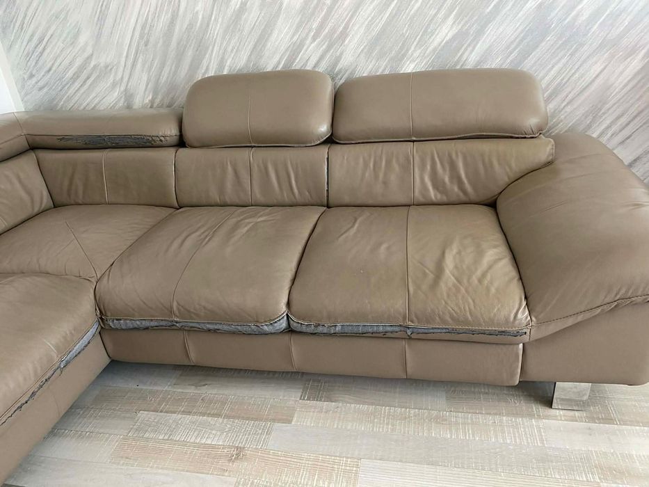 colțar extensibil piele ecologică (urme de uzură)