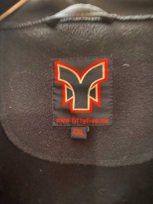 Суперлуксозно ветроустойчиво и топлоустойчиво  черно яке с качулка