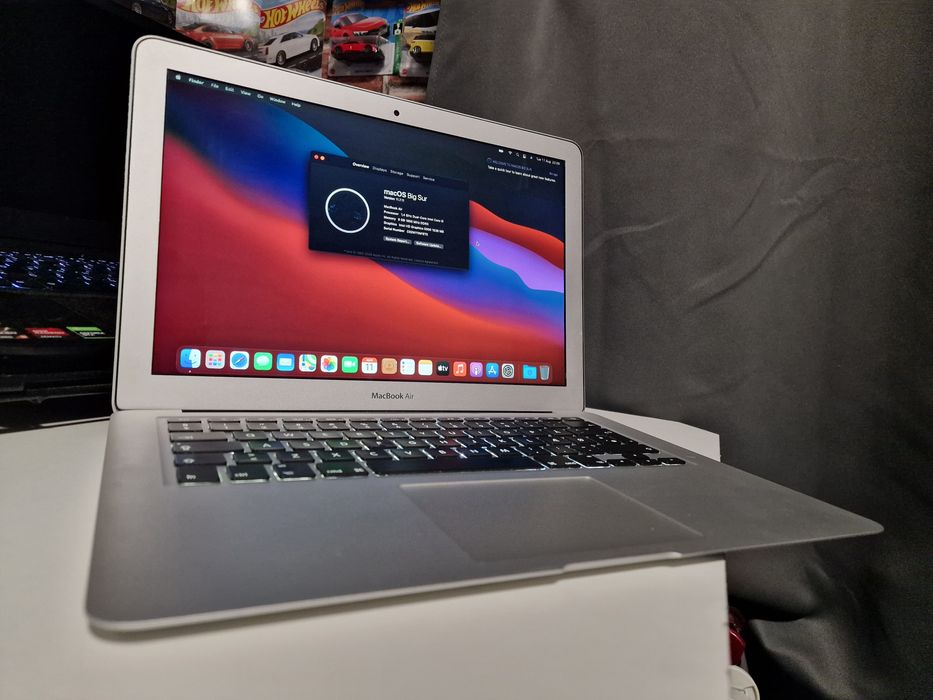 MacBook Air 13" (2014) - Intel i5 / 8GB RAM / 128GB SSD - Stare foarte bună