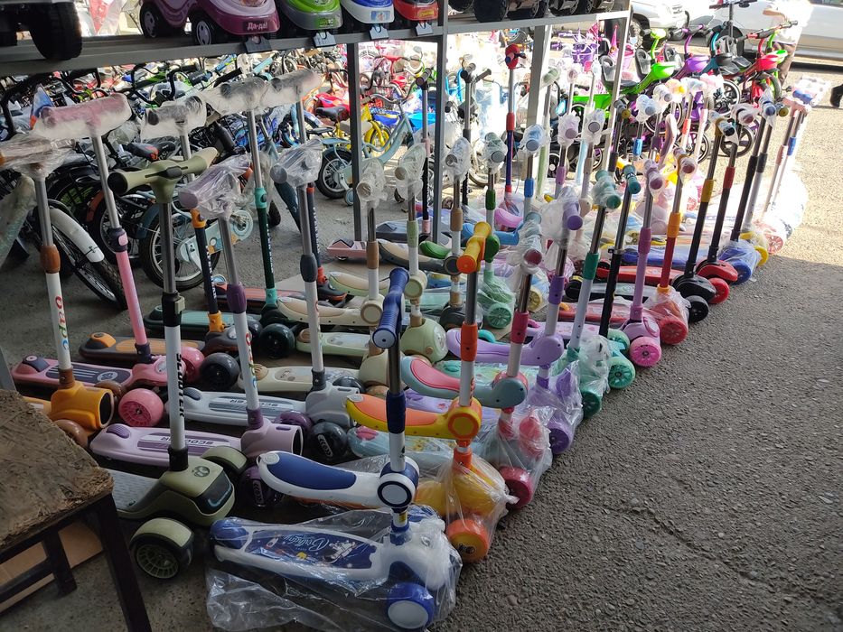 Детская самокат разная цвета с сидушкой и без