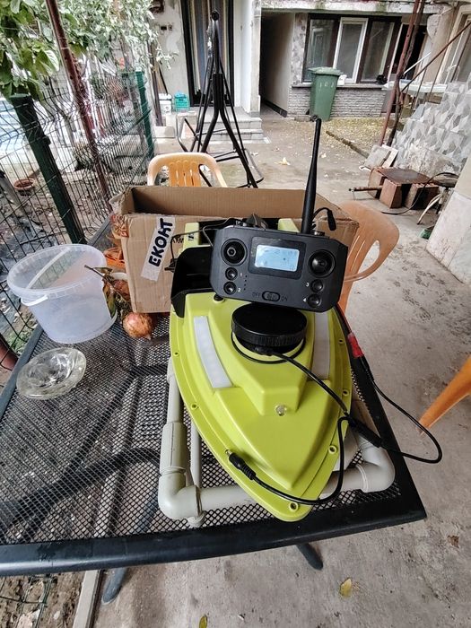 Лодка за захранка D19