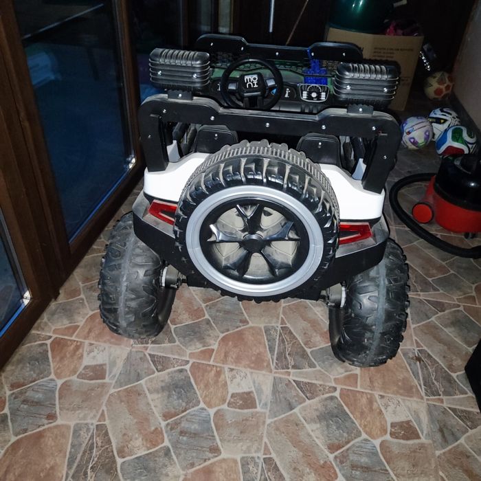 Vând mașină electrică
