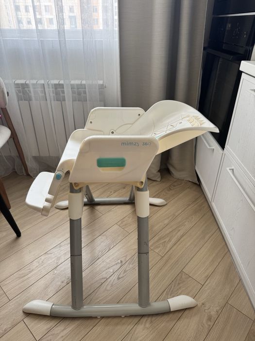Продам стульчик для комления Joie mimzy 360