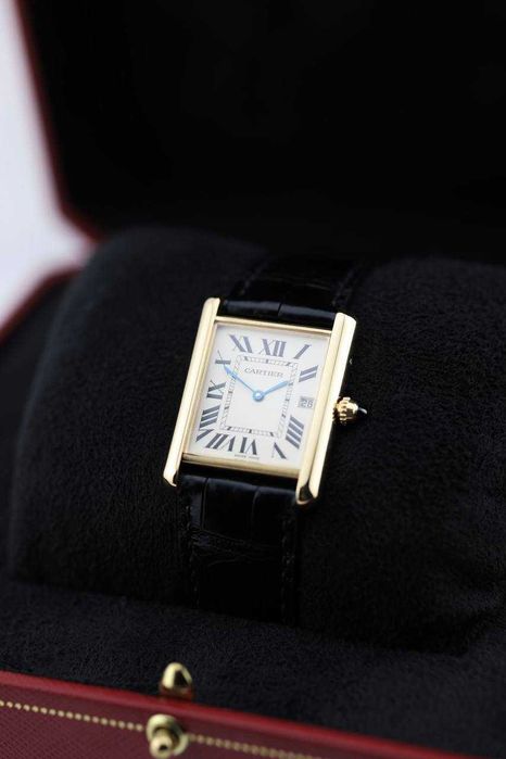 Наручные часы Cartier Tank