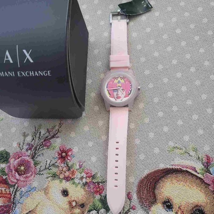 Armani  НОВ дамски часовник- лимитирана серия