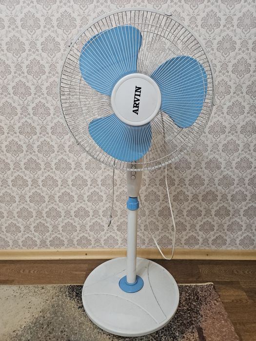 Продам стол, гладилку, вентиллятор и т.д.