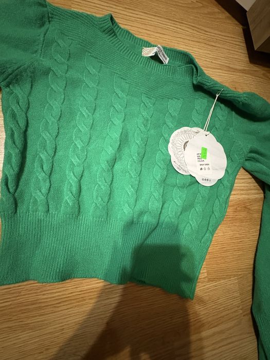 Зелено тънко пуловерче чисто ново