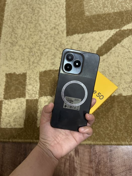 Сотовый телефон real me