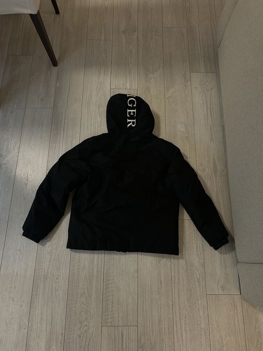 Яке на Tommy Hilfiger чисто ново 164