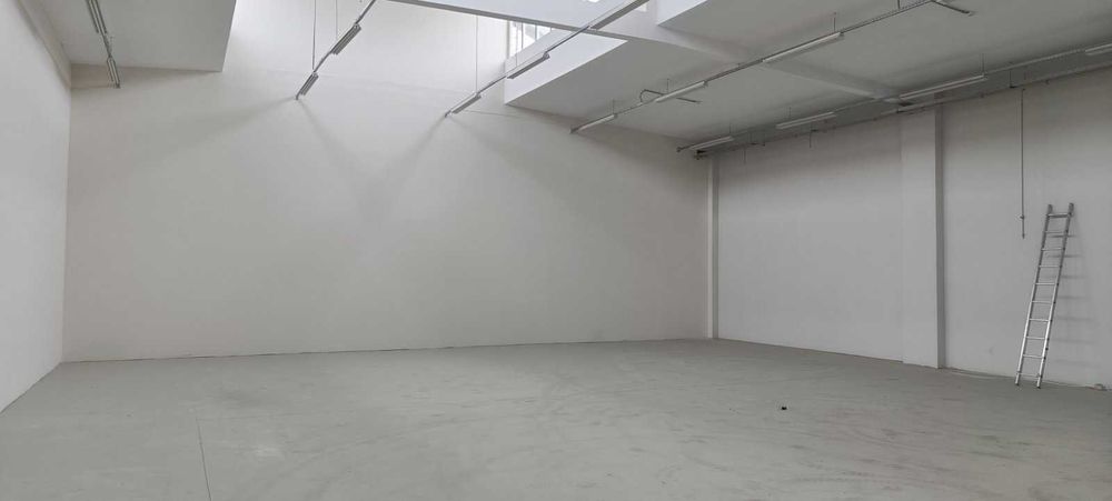 Дава се под наем Магазин в Казанлък - 336 кв.м за 685.44 € - Снимка #1