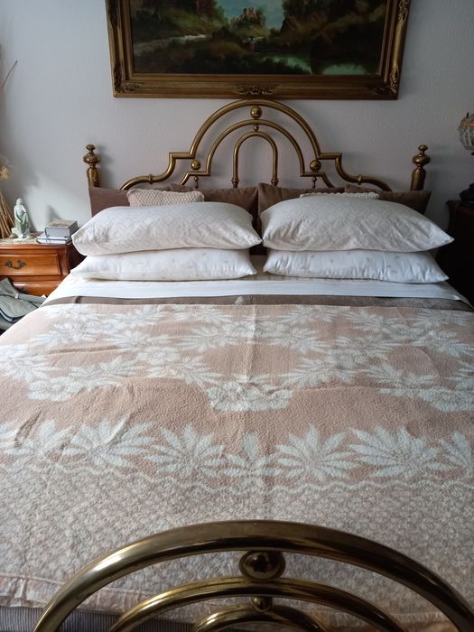 Pătură matrimoniala din lână.