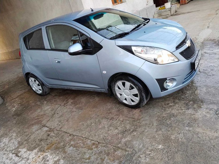 spark 2015 yil avtomat benzin srochniy