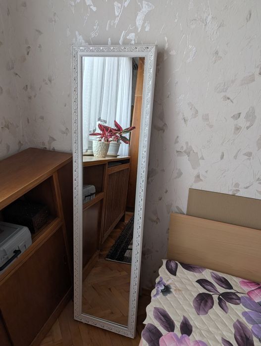 Чисто ново бяло огледало