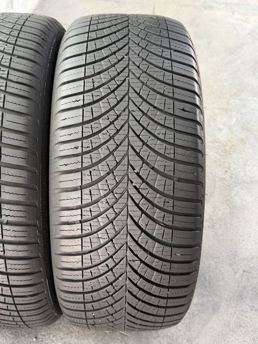 225/45/17 Goodyear 2Броя: 80€ 6.5мм Всесезонни гуми