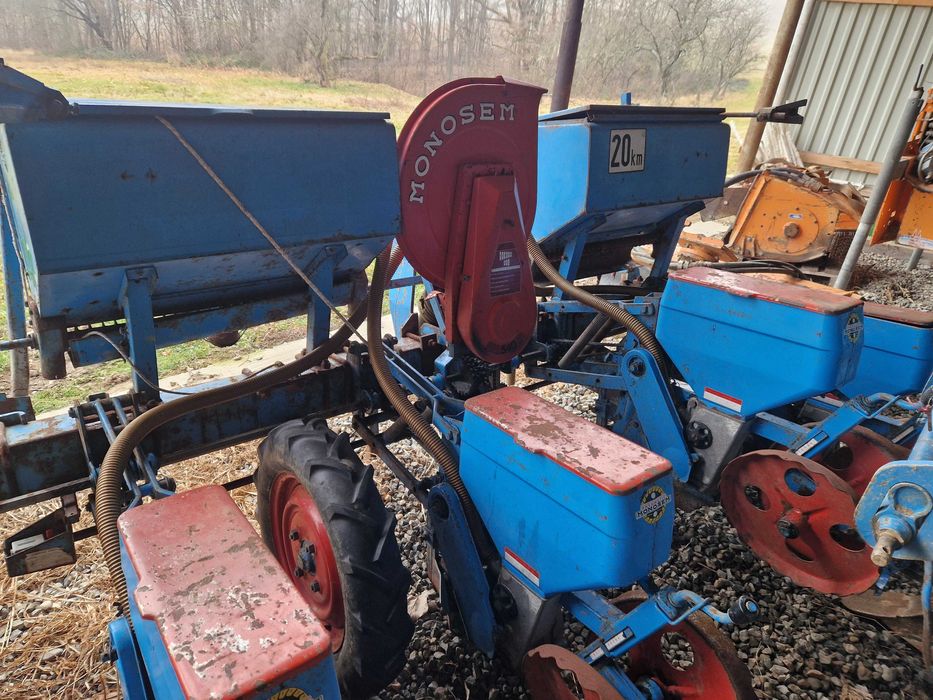 Semanatoare de porumb Monosem cu fertilizare