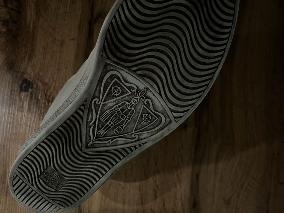 Продам кроссовки Gucci