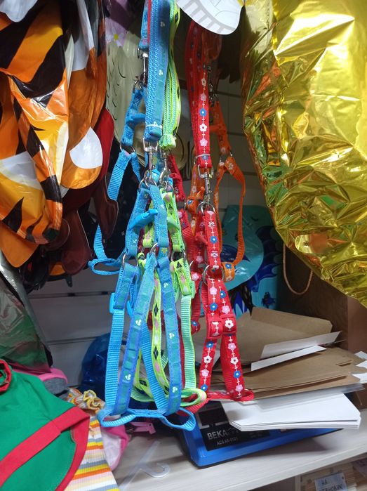 Продаются шлейки и  одежда для кошек и собак