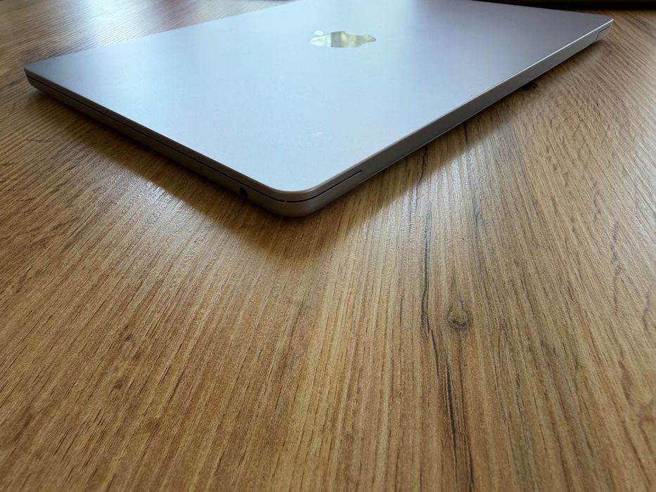 MacBook Air 13" M2 Chip 8-Core CPU/10-Core GPU/16GB RAM/512GB SSD