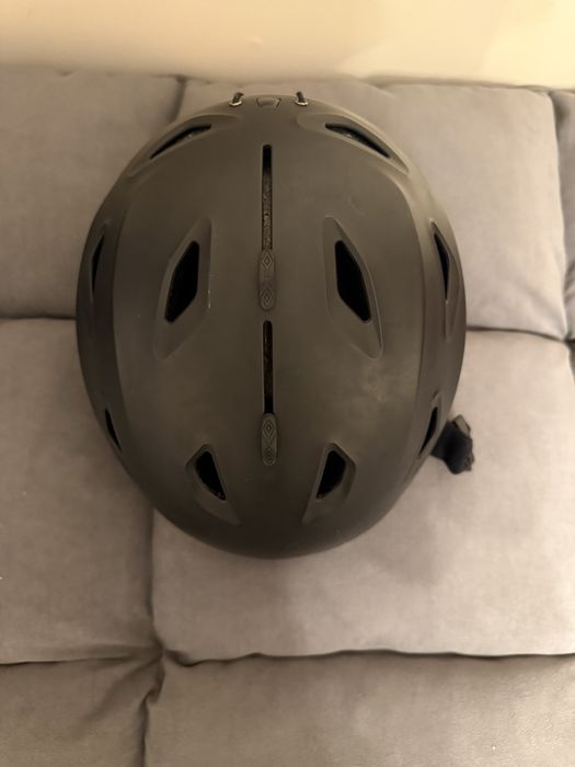 Горнолыжный шлем