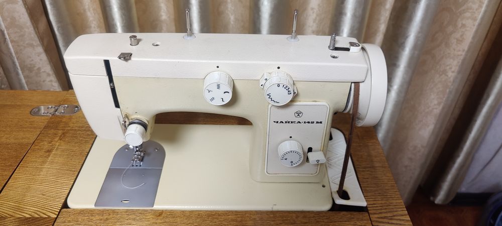 Швейная машинка Чайка 142М
