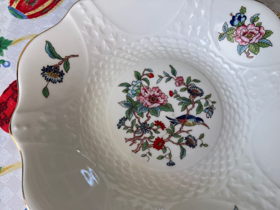 Сет от качествен английски порцелан.