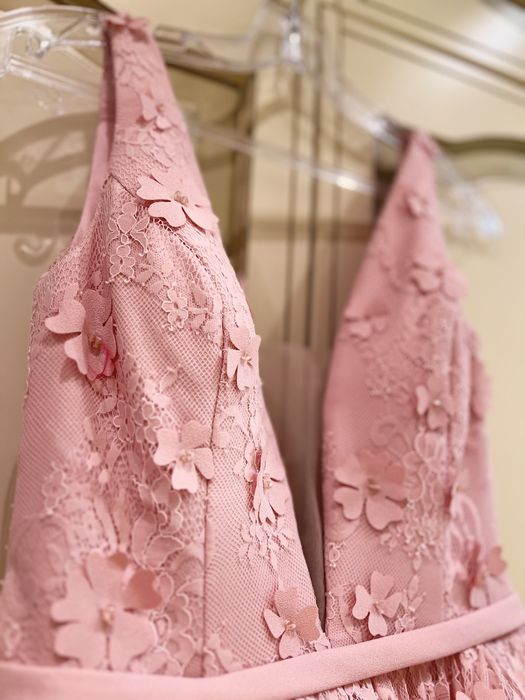 Розовое платье SHERRI HILL