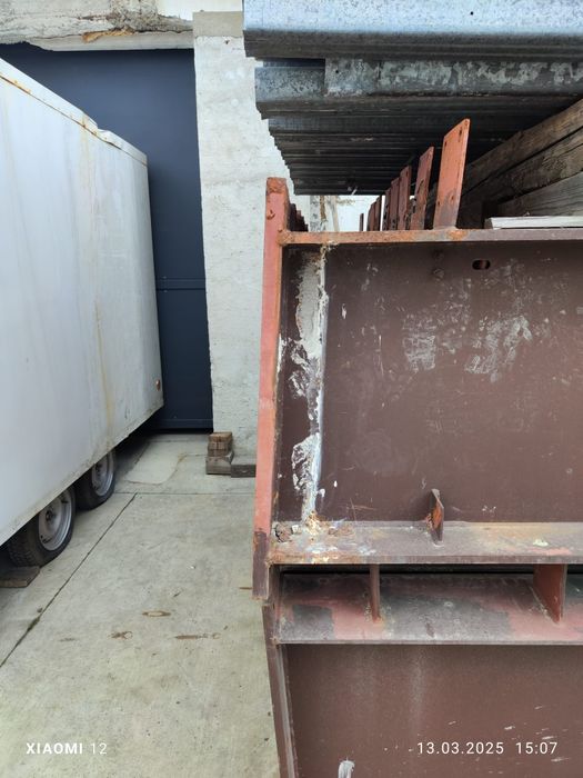 Vând structuri metalice