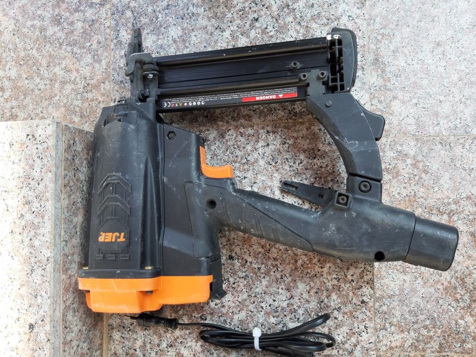 T Jep pistol pentru cuie pe acumulatori