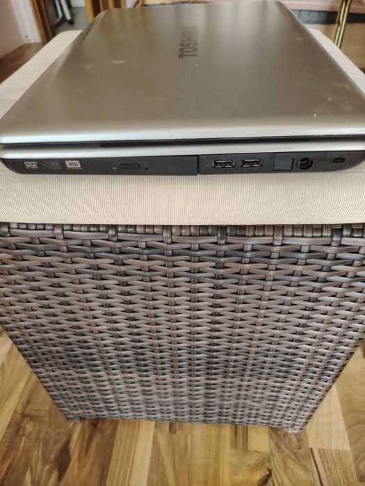 Toshiba Satelit L500 15.6 inc.Перфектно състояние.