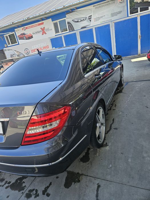 Vând Mercedes C220