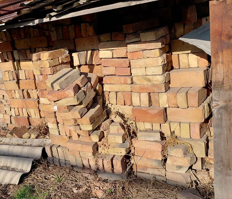 Красный кирпич женный