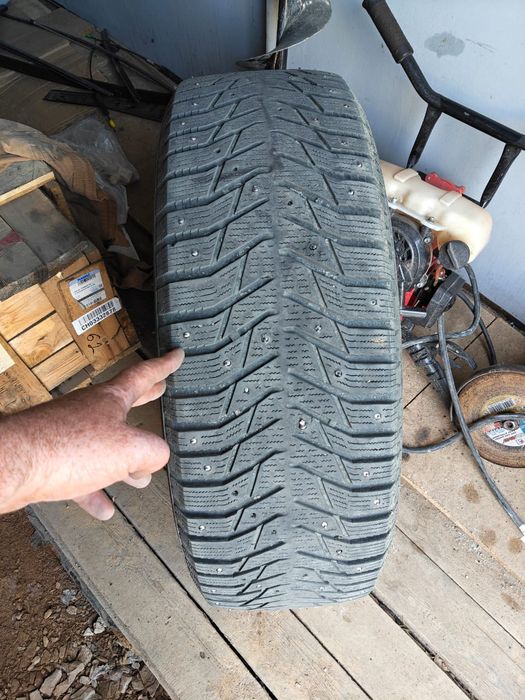 Зимние шины 265/70R17