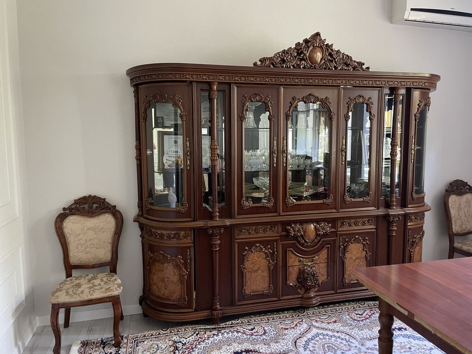 Горка для зала в отличном состоянии